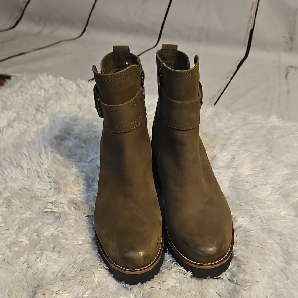 Blondo Waterproof Olive Suede Buckle Accent Ankle‎ Boots Womens Size 9.5
